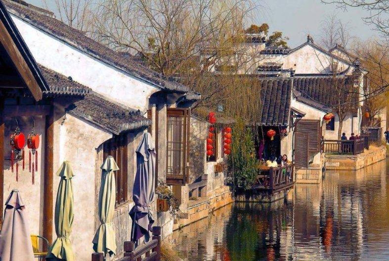 喜领被欠工资13.7万，员工代表不远千里送锦旗